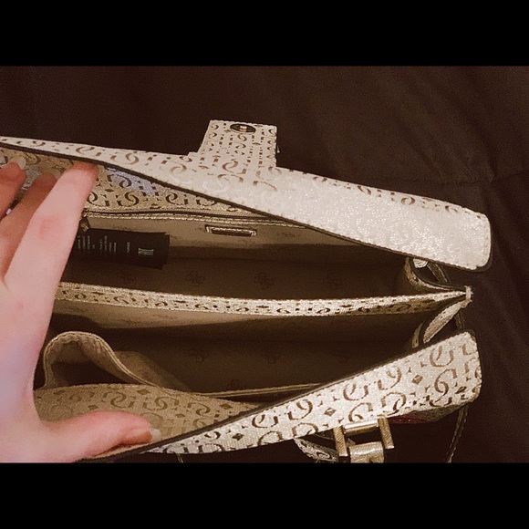 Guess brand new bag - Picture 3 of 3